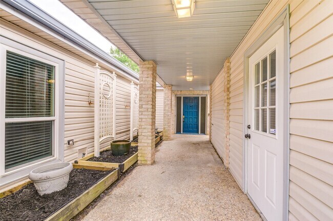 Foto del edificio - 3518 Covey Trail Dr