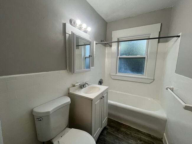 Building Photo - 44 Estes St
