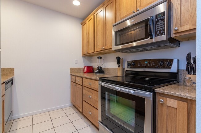 Foto del edificio - Fully Furnished One Bedroom Condo Availabl...