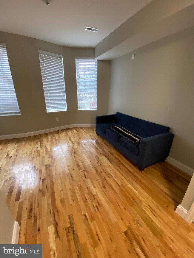 Foto del edificio - 2202 Greenmount Ave