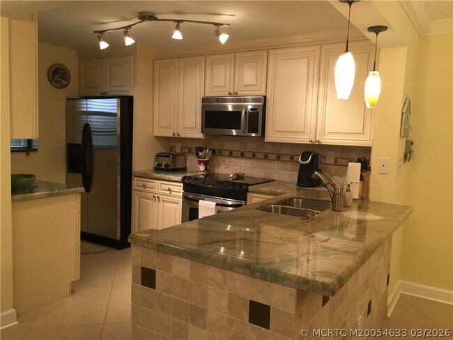 Building Photo - 9400 S Ocean Dr