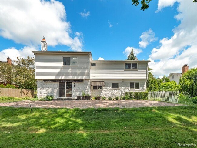 Foto del edificio - 3303 Roxbury Dr