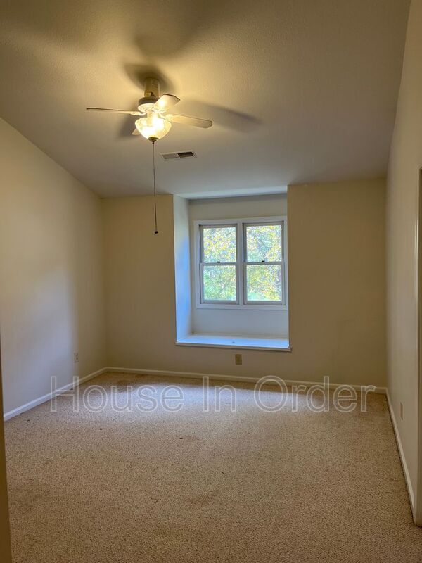 Building Photo - 4 Timberlake Dr