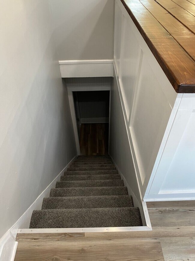 Foto del edificio - Newly Renovated 2 Bedroom Apartment