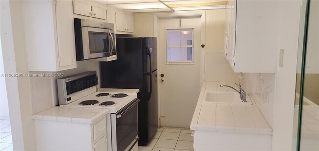 Foto del edificio - 2420 Diana Dr