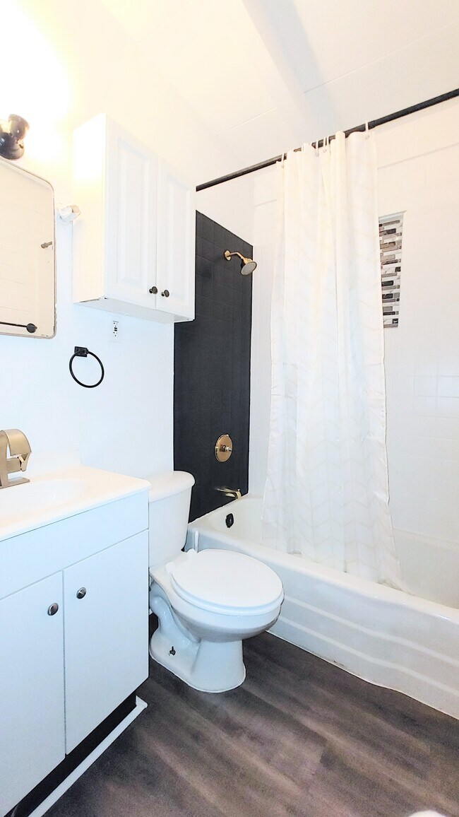 Foto del edificio - 9822 N 15th St