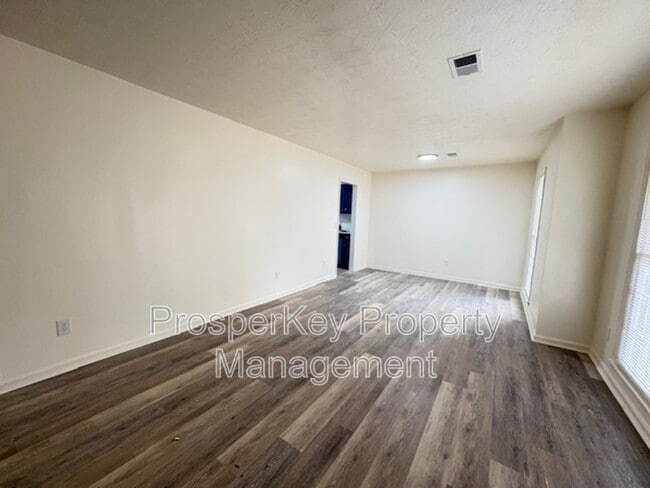 Building Photo - 634 Southern Pines Dr