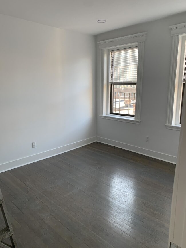 Building Photo - 11 Queensberry St