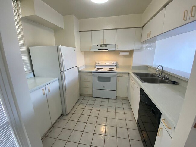 Foto del edificio - Makaha Valley Towers - One Bedroom
