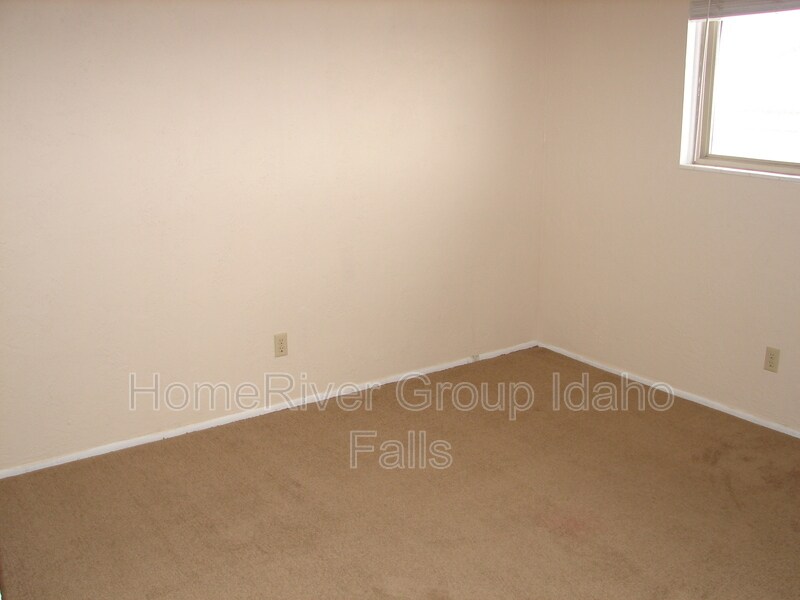 Building Photo - 1443 Elizabeth Cir