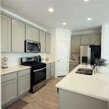 Building Photo - 6915 Tiznow Ln