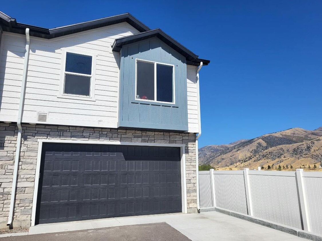 Primary Photo - Cobble Creek Townhome