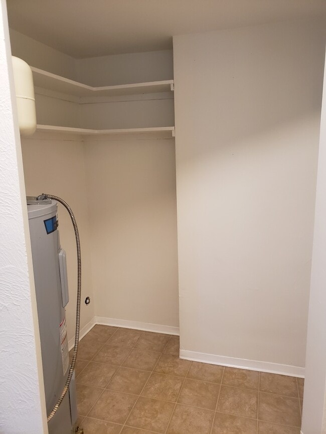 Building Photo - 646 Admirals Rd