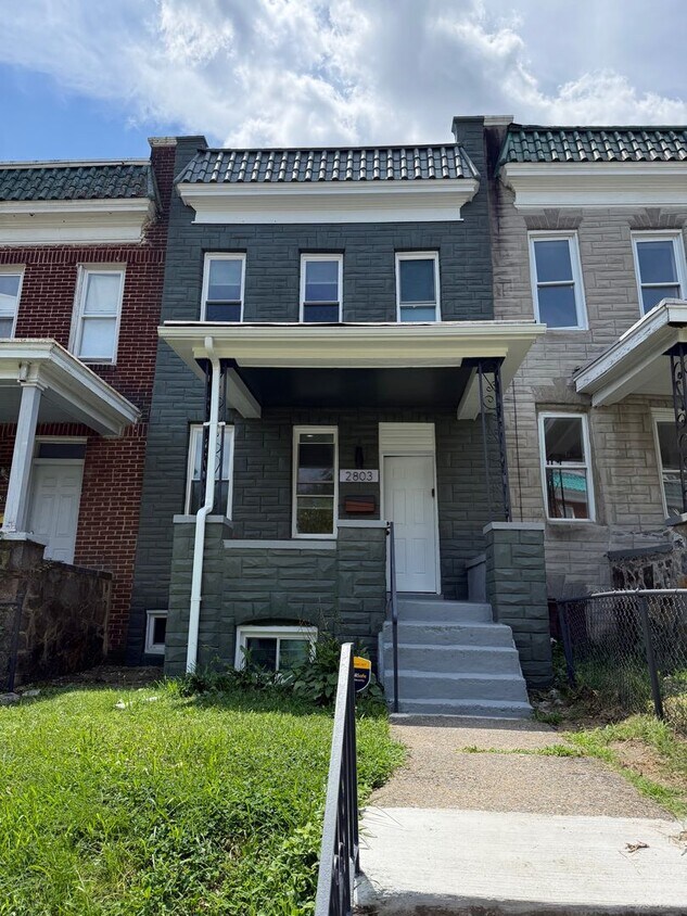 Foto principal - Beautifully Renovated 4BR/2.5BA Home
