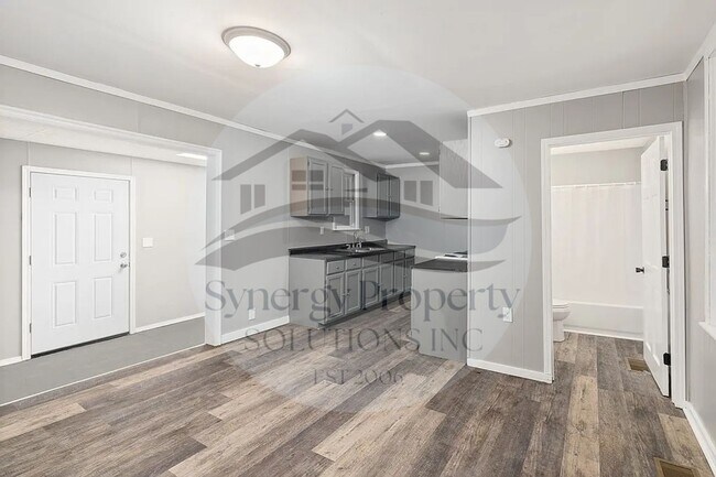 Foto del edificio - AVAILABLE NOW CRESTLINE HOME