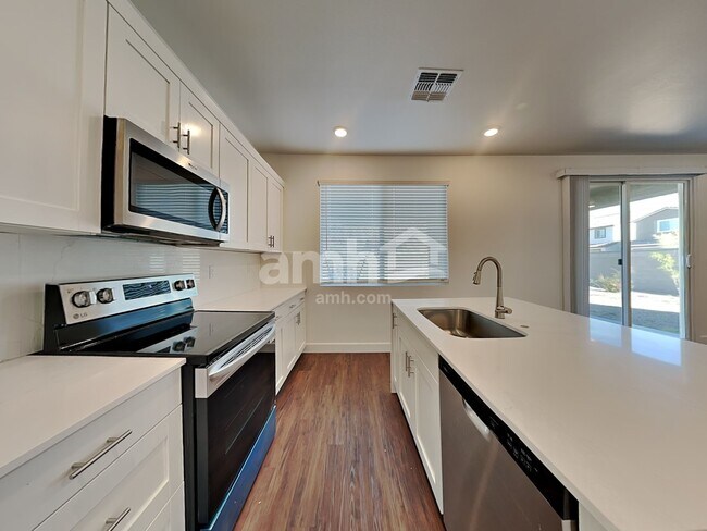 Building Photo - 17116 W Townley Ave