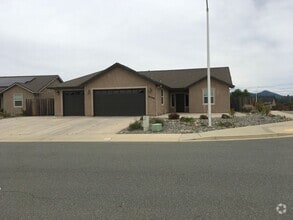 Building Photo - 4045 Pembroke Ln