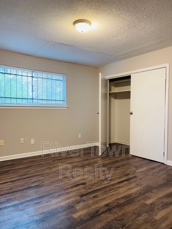 Building Photo - 2066 Vollintine Ave