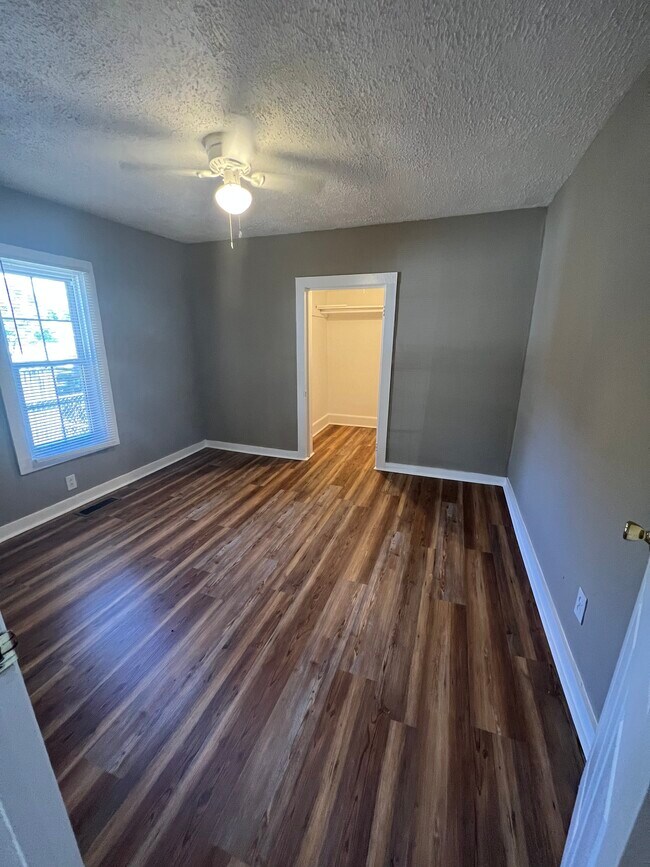 Foto del edificio - 1509 Humes Ave NE