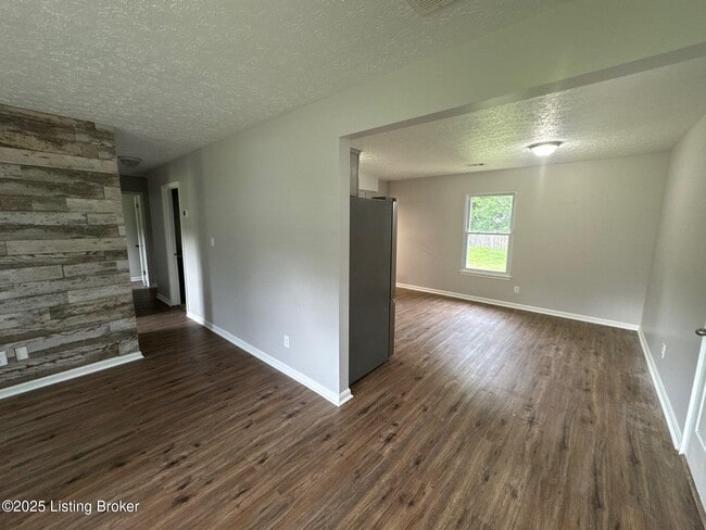 Building Photo - 9705 Turnpike View Dr