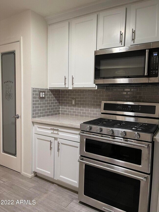 Building Photo - 8523 E Catalina Dr