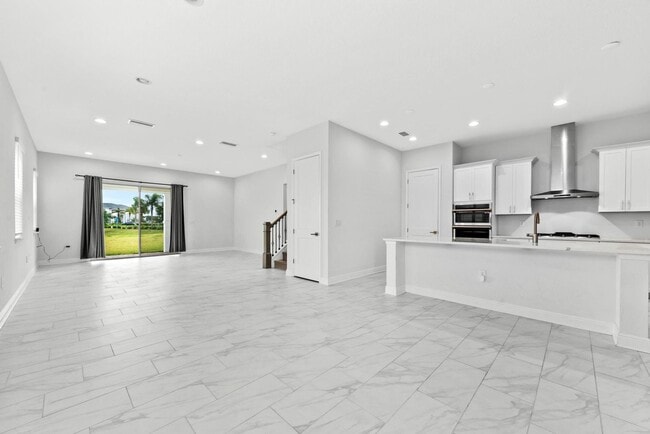 Building Photo - 3 Bedroom, 2.5 Bath Townhome in BEACHWALK ...