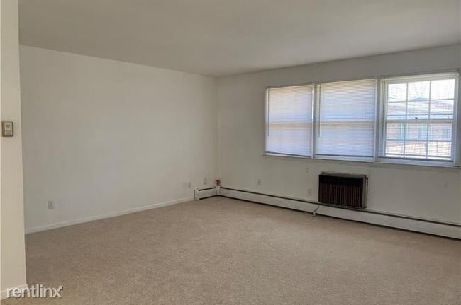 Building Photo - 2 br, 1 bath Condo - 5 Treat Street 6D