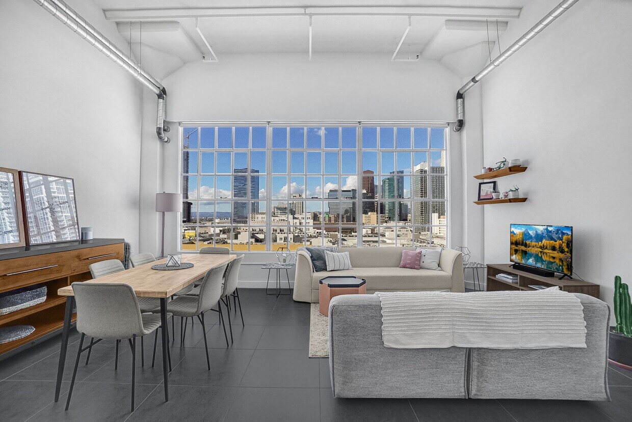 Foto principal - 939 S Broadway