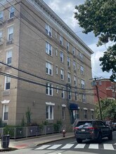 Building Photo - 734 Adams St