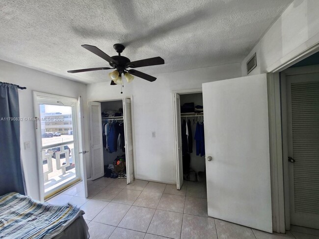 Building Photo - 467 Golden Isles Dr