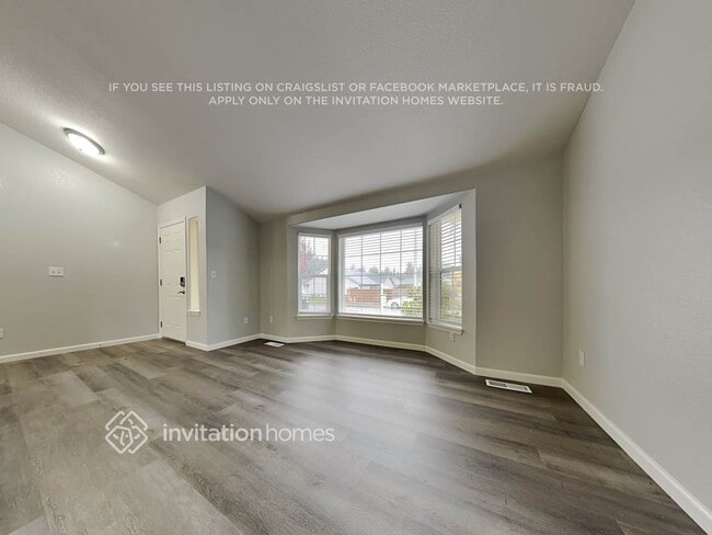Building Photo - 7724 48th Loop SE
