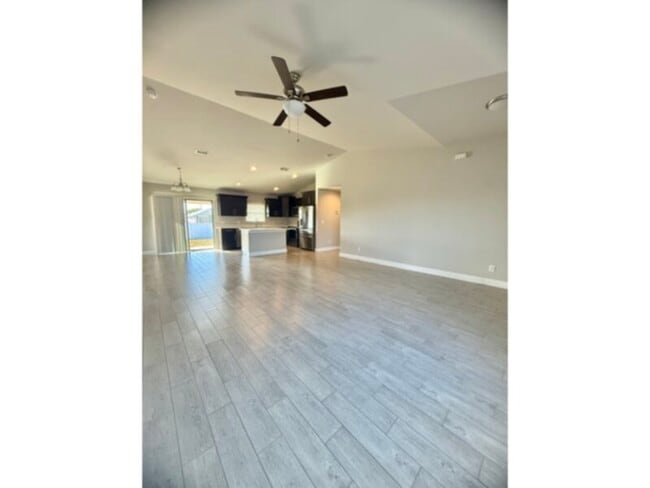 Building Photo - Available Now! 3 Bedroom-2 Bath NW Cape Home