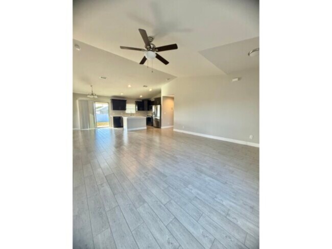 Foto del edificio - Available Now! 3 Bedroom-2 Bath NW Cape Home