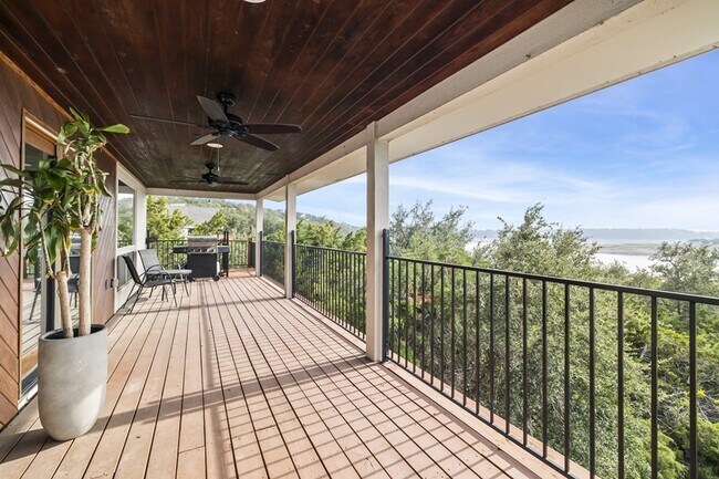 Foto del edificio - Rental Overlooking Lake Travis