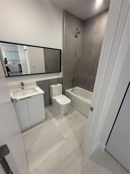 Foto del edificio - 1091 E 17th St