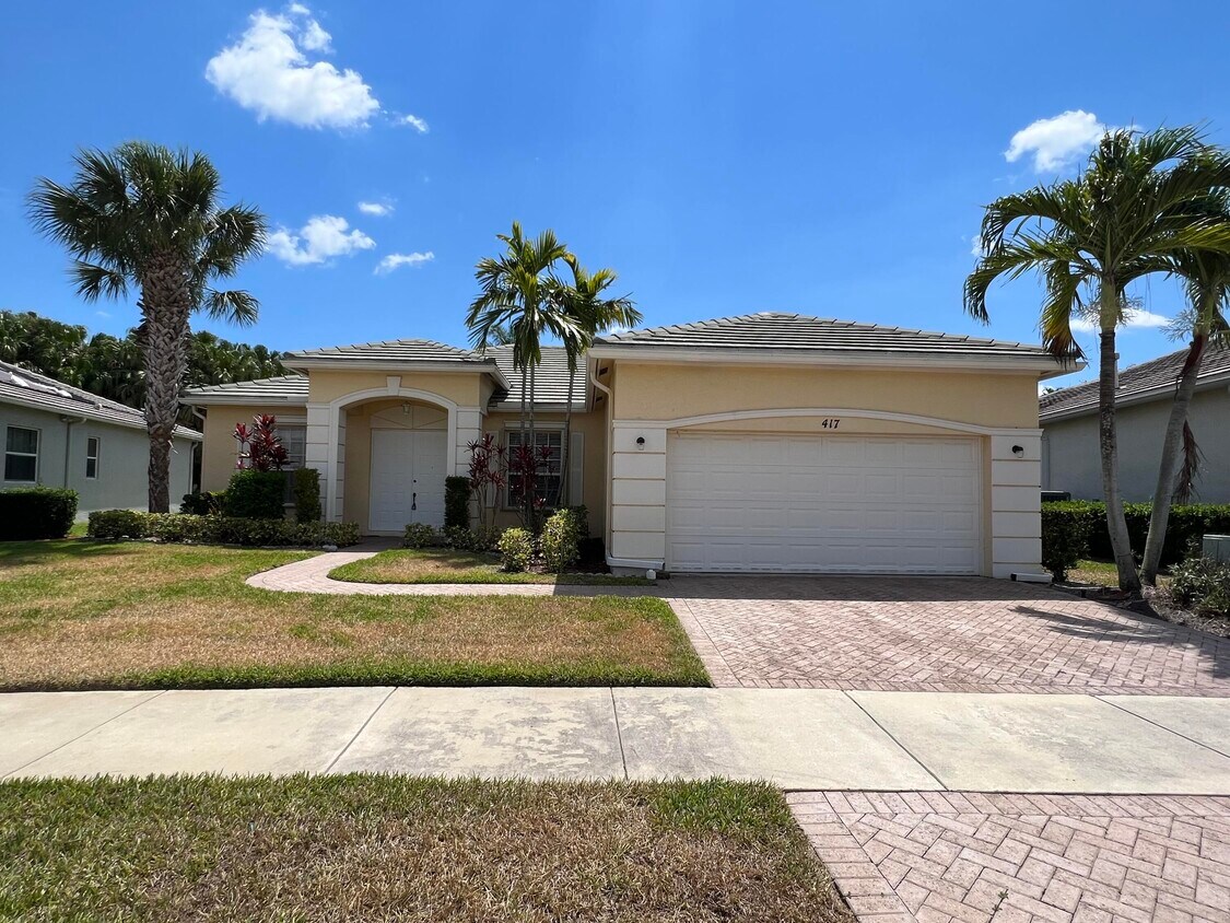 Foto principal - 417 SW Blue Spring Ct