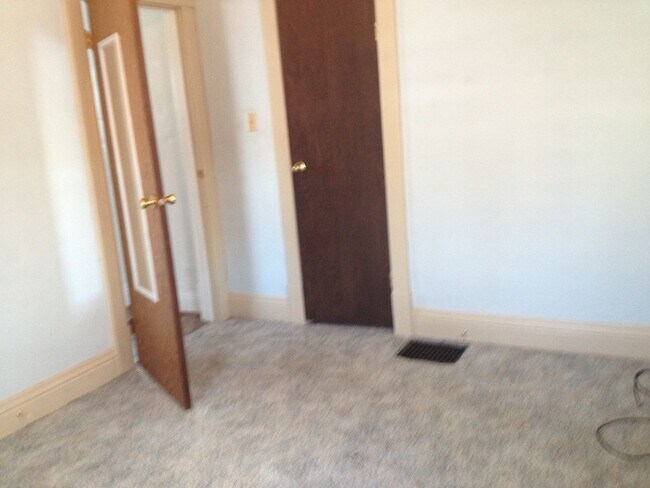 Building Photo - 2 Bed 1 Bath House