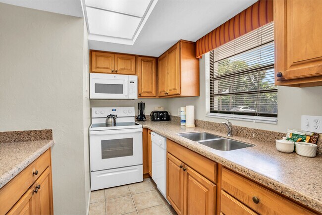 Building Photo - 600 Neapolitan Way