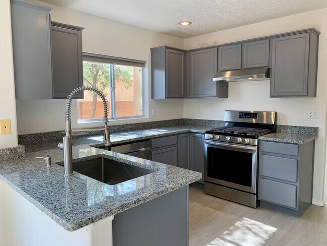 Foto del edificio - Lovely 3 Bedroom, 2 Bath In The NW!