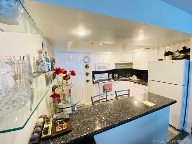 Building Photo - 3800 Galt Ocean Dr