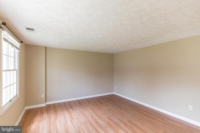 Building Photo - 6302 Betsy Ross Ct
