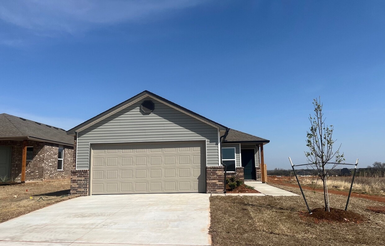 Photo - 11833 NW 100th St (Yukon, OK)