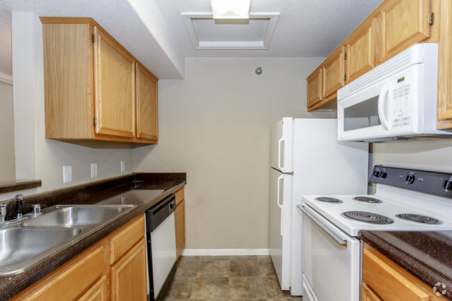 1BR, 1BA - 675 SF - Highpointe Apartments