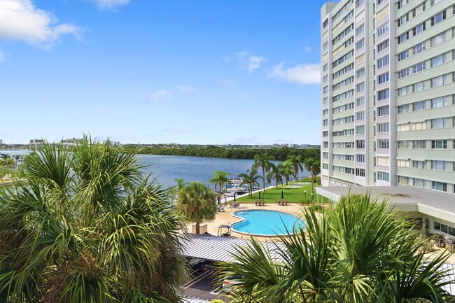 NEWLY RENOVATED TWO BEDROOM CONDO IN WATERFRONT RESORT STYLE COMMUNITY - NEWLY RENOVATED TWO BEDROOM CONDO IN WATERFRONT RESORT STYLE COMMUNITY