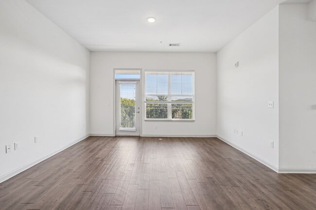 Building Photo - Avalon at Seven Springs