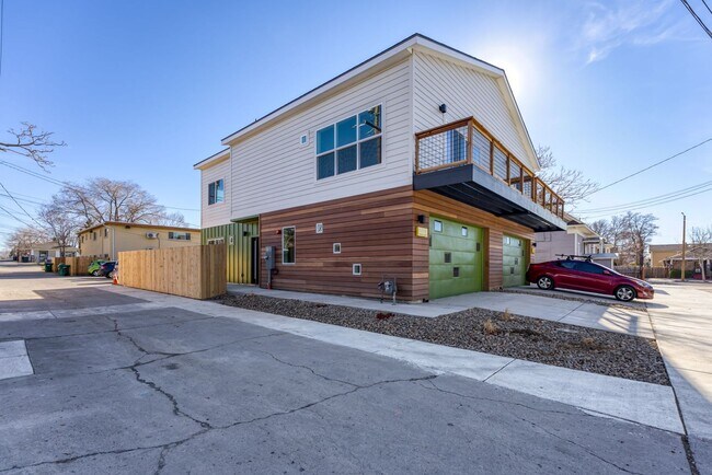 Building Photo - MidTown Gem - Fully Renovated W Large Rooms