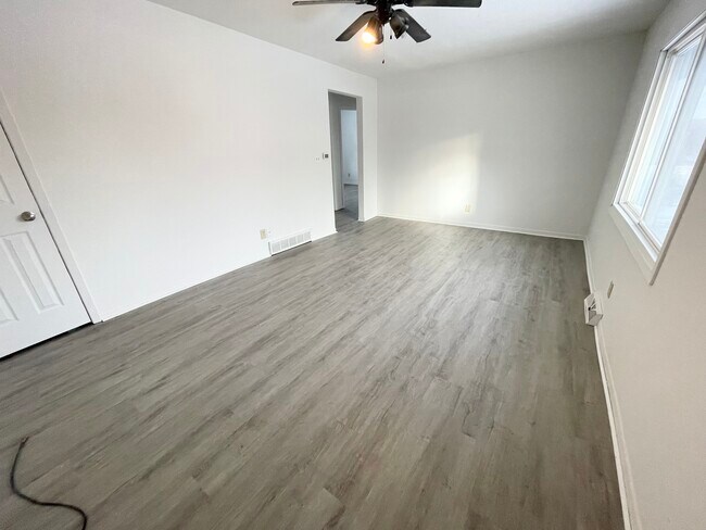 Foto del edificio - 2537 Lynner Dr