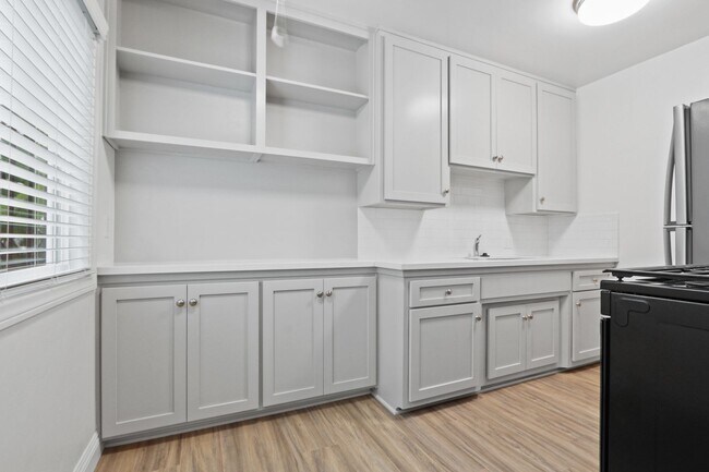 Foto del edificio - 419 Raymond Ave - steps to the beach and M...