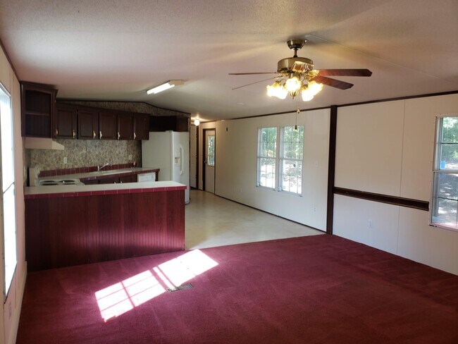Building Photo - 255 Pine Dr