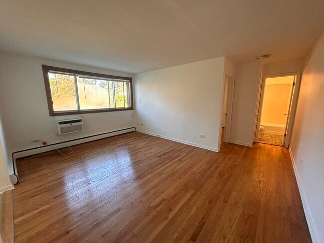 Building Photo - 1410 W Juneway Terrace